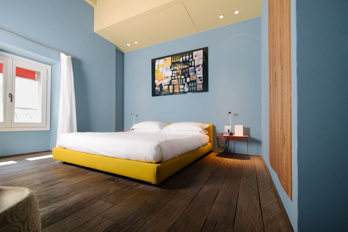 Suite Junior | Seprai premium, selimut bulu angsa, minibar, dan brankas