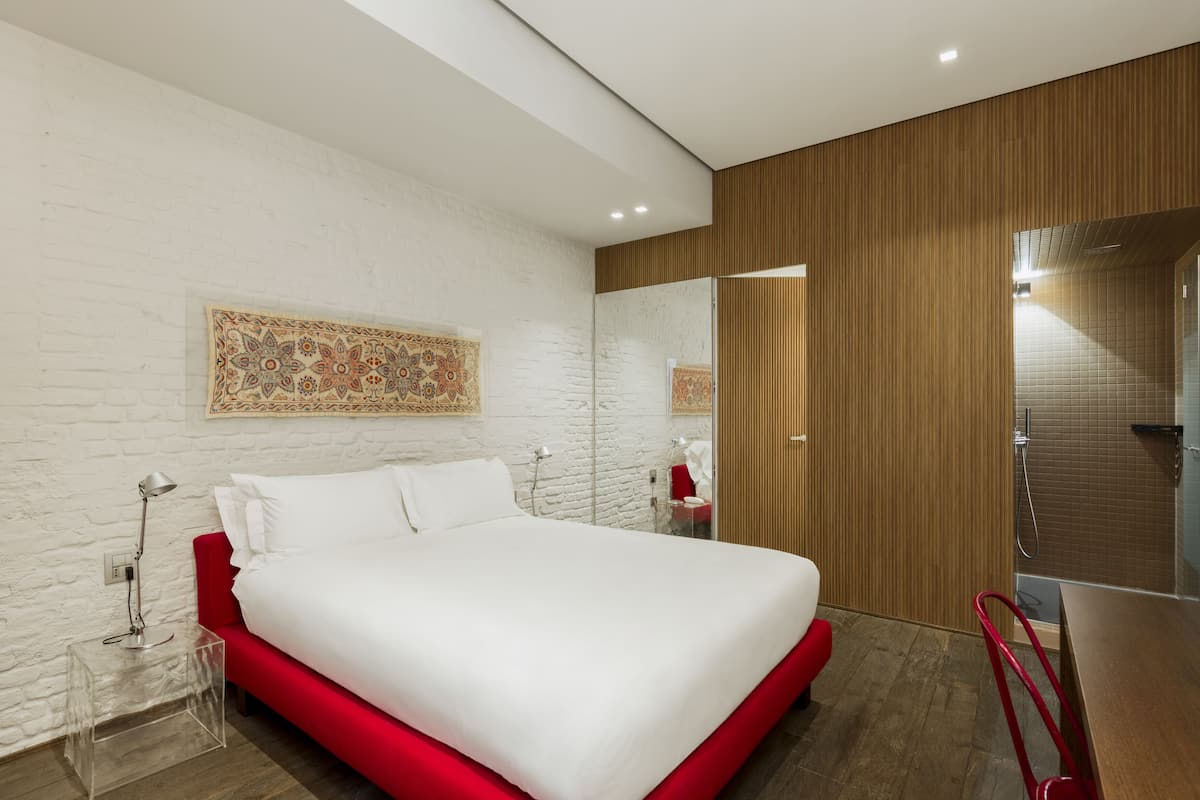 Kamar Double Deluks, pemandangan kota | Seprai premium, selimut bulu angsa, minibar, dan brankas