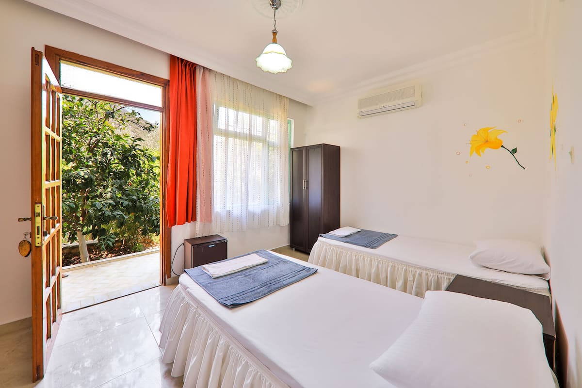 Egyptian cotton sheets, premium bedding, down duvets, in-room safe