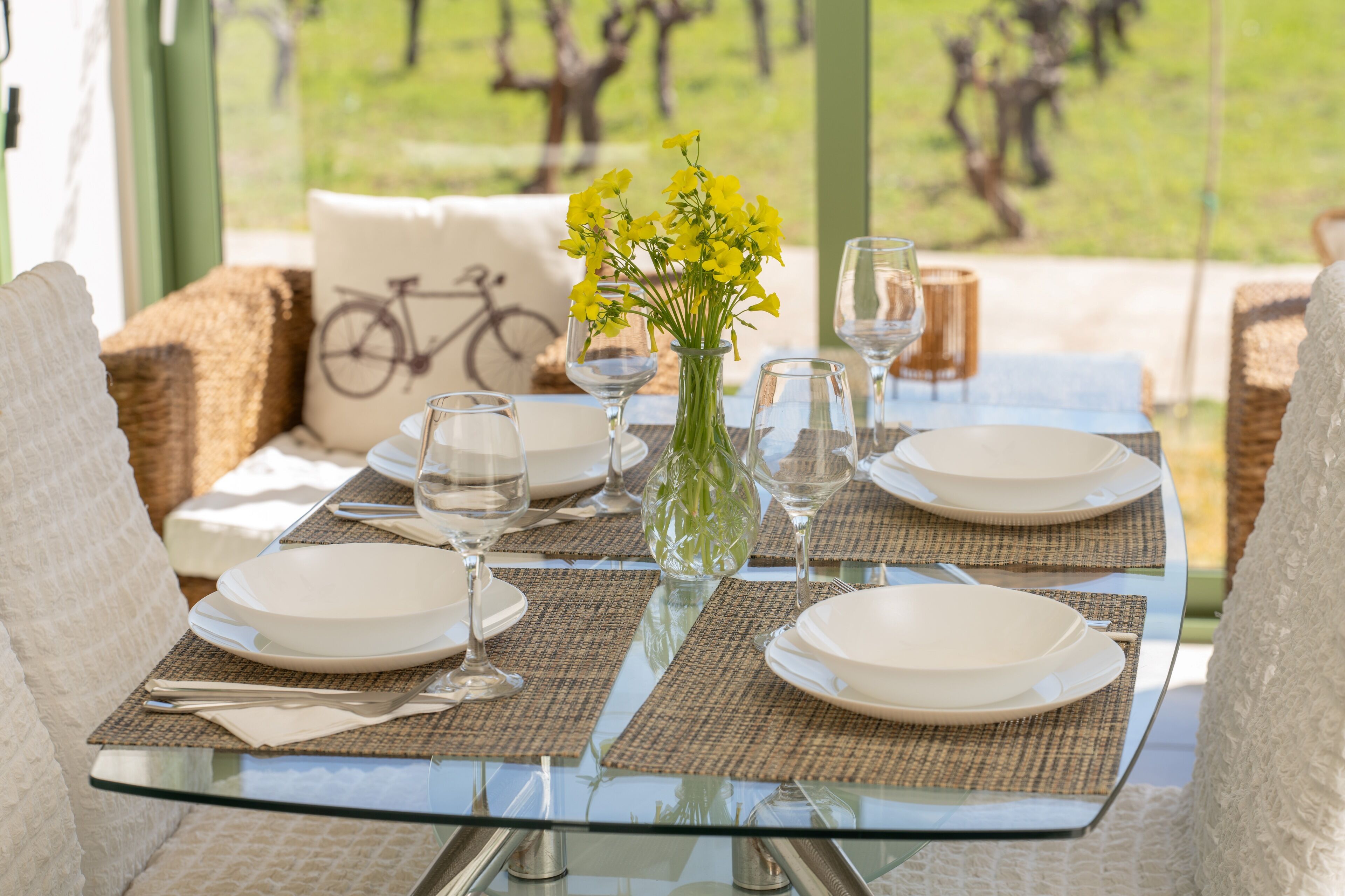 Superior Villa, 2 Bedrooms, Sea View | In-room dining