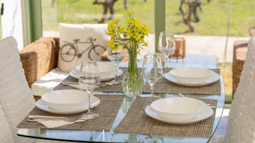 Superior Villa, 2 Bedrooms, Sea View | In-room dining