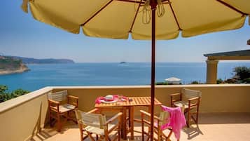 Exclusive Villa, 5 Bedrooms, Sea View, Oceanfront | Balcony