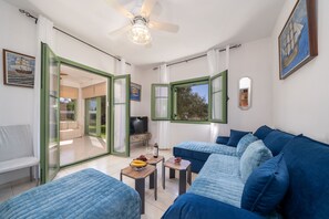 Superior Villa, 2 Bedrooms, Sea View | Living area
