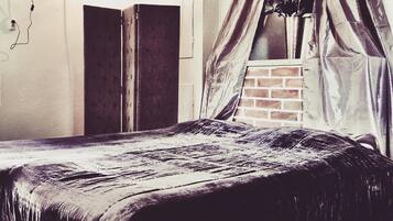 Perhehuone | Työpöytä, kannettavalle tietokoneelle sopiva työtila