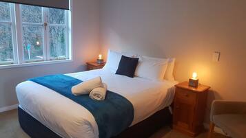 2 bedrooms, laptop workspace, iron/ironing board, free WiFi