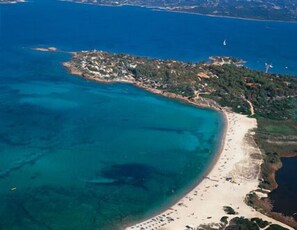 Private beach, white sand, sun-loungers, beach umbrellas - Centro Vacanza Isuledda (Arzachena)