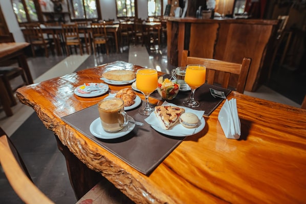 Free daily continental breakfast 