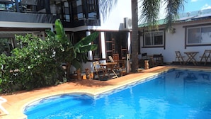 Outdoor pool - Petit Hotel Si Mi Capitan (Puerto Iguazú)
