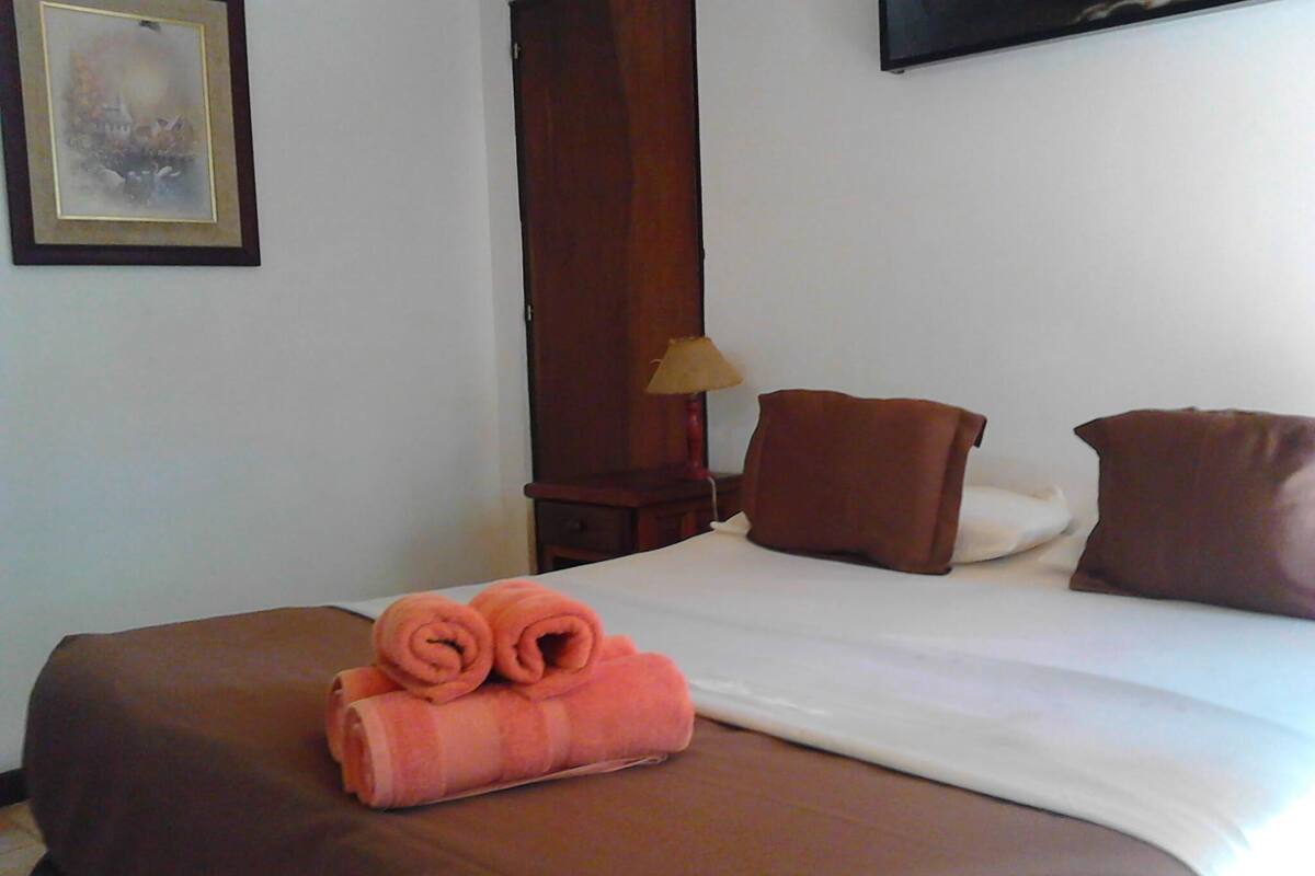Caja de seguridad en la habitación, camas extra y ropa de cama