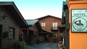 Exterior - Petit Hotel Si Mi Capitan (Puerto Iguazú)