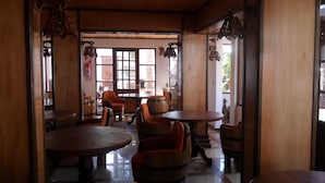 Free daily buffet breakfast  - Petit Hotel Si Mi Capitan (Puerto Iguazú)