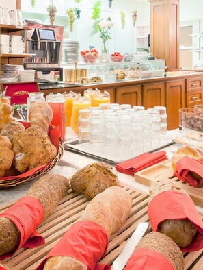 Free daily buffet breakfast