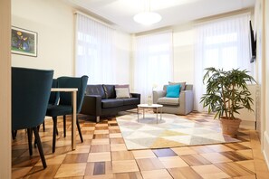 Family Apartment, Lake View | Living area