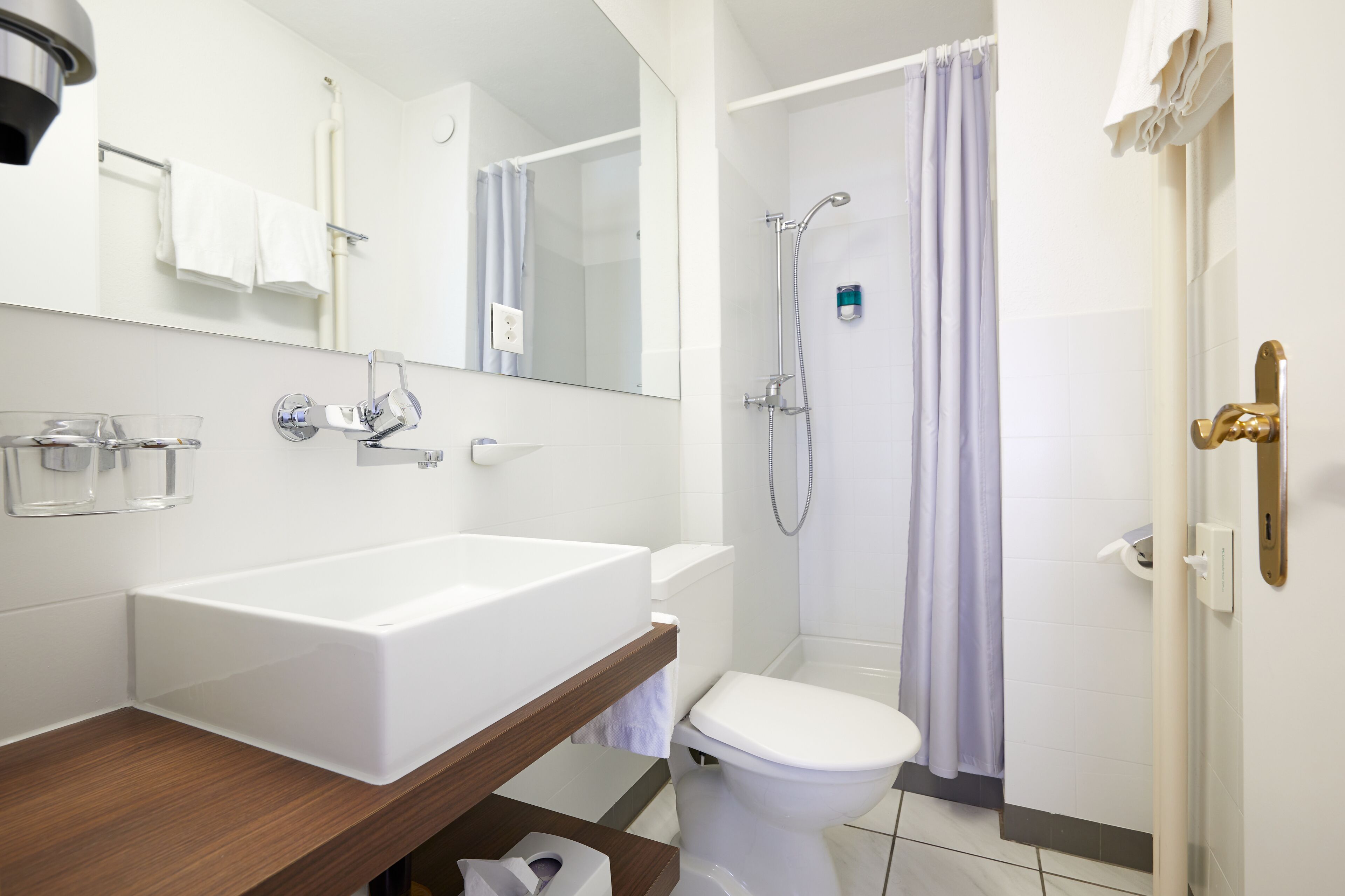 standard double room, lake view | bathroom | hair dryer, heated floors, towels, soap