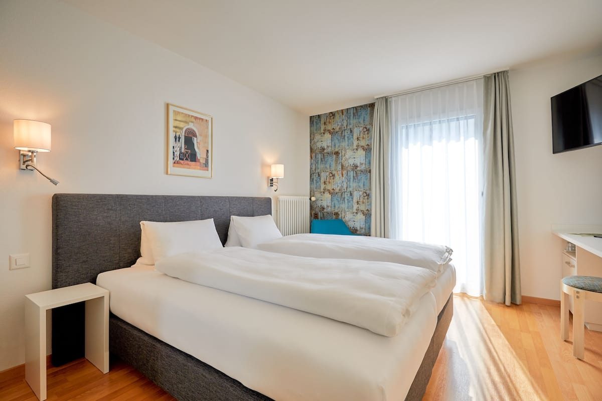 Standard Single Room, Lake View | Minibar, in-room safe, blackout curtains, rollaway beds