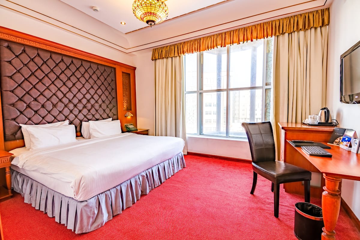 1 bedroom, premium bedding, in-room safe, desk