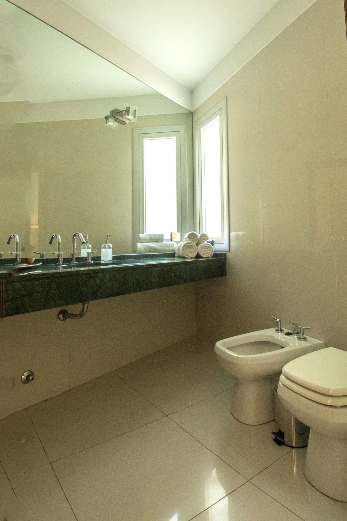 superior room | bathroom | combined shower/bathtub, deep-soaking bathtub, rainfall showerhead
