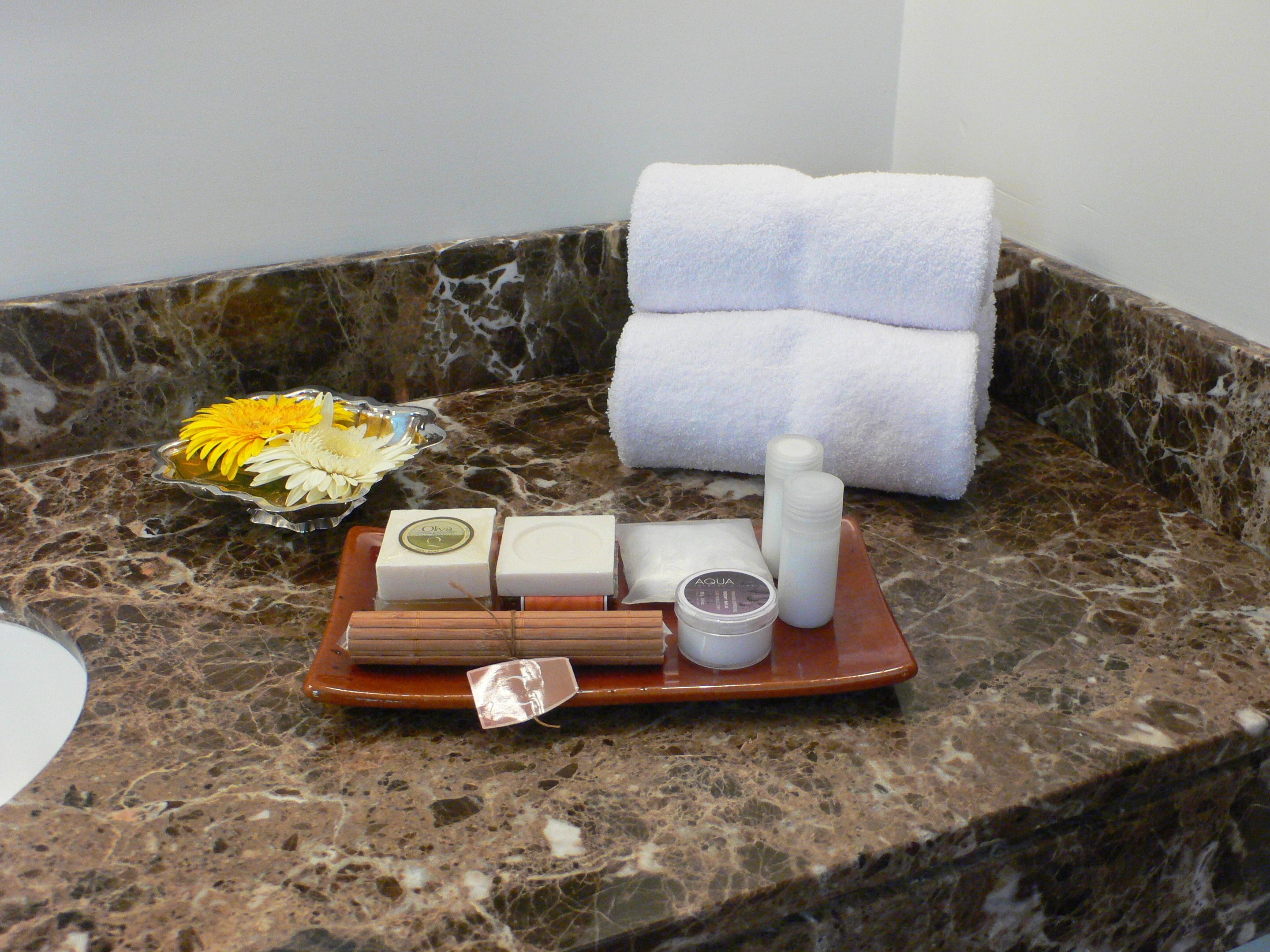 classic room | bathroom | combined shower/bathtub, deep-soaking bathtub, rainfall showerhead