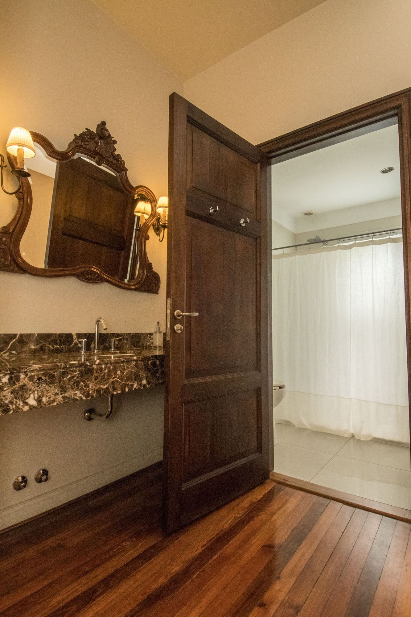 deluxe room | bathroom | combined shower/bathtub, deep-soaking bathtub, rainfall showerhead