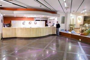 Interior entrance - Hotel Alkazar (San Juan)