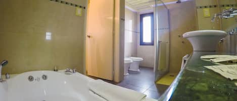 Suite | Jetted tub