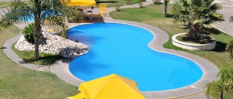 Seasonal outdoor pool