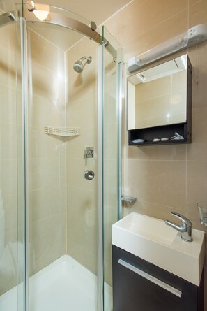 Ducha del cuarto de baño