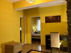 Standard Suite | Living room | TV - Hotel Alpha (Blagoevgrad)