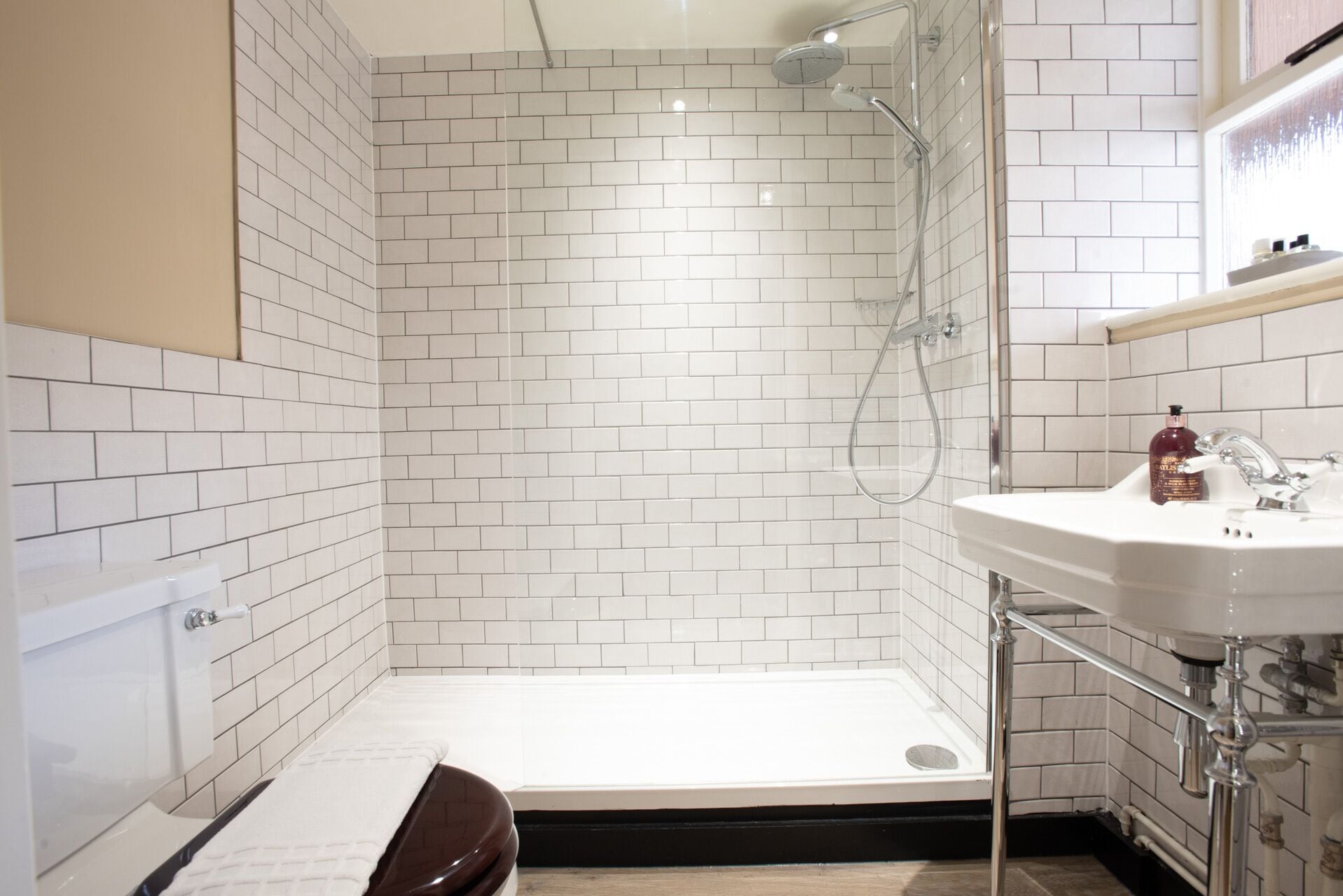 Comfort tweepersoonskamer, en-suite badkamer, uitzicht op binnenplaats | Badkamer