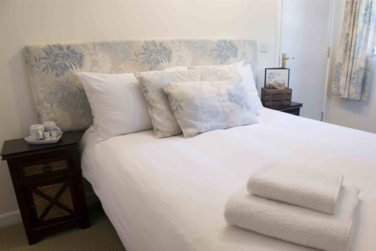 Double Room, Ensuite (Fairways) | Free WiFi