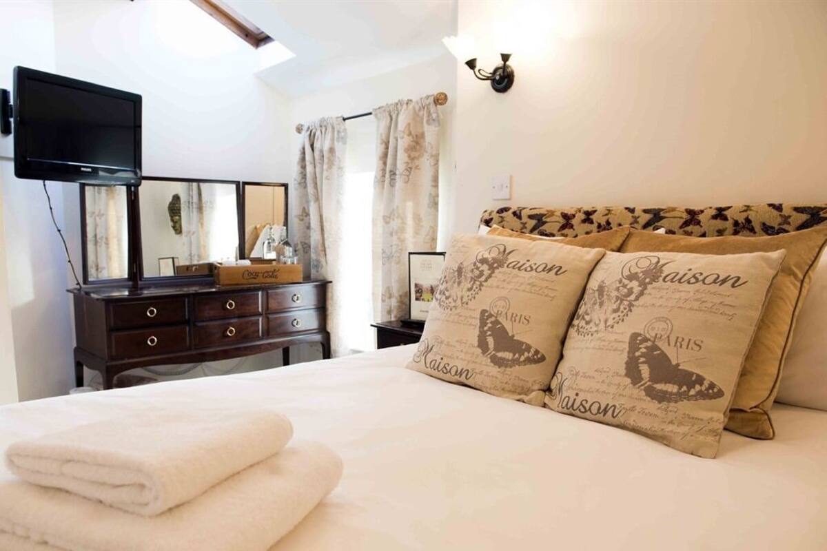 Double Room, Ensuite (Oriental) | Free WiFi