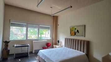 Familie appartement | Luxe beddengoed, een minibar, individueel gedecoreerd