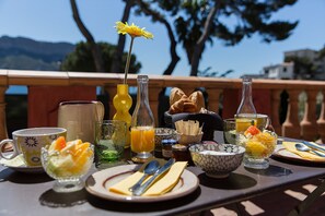 Déjeuner continental (19 EUR par personne)