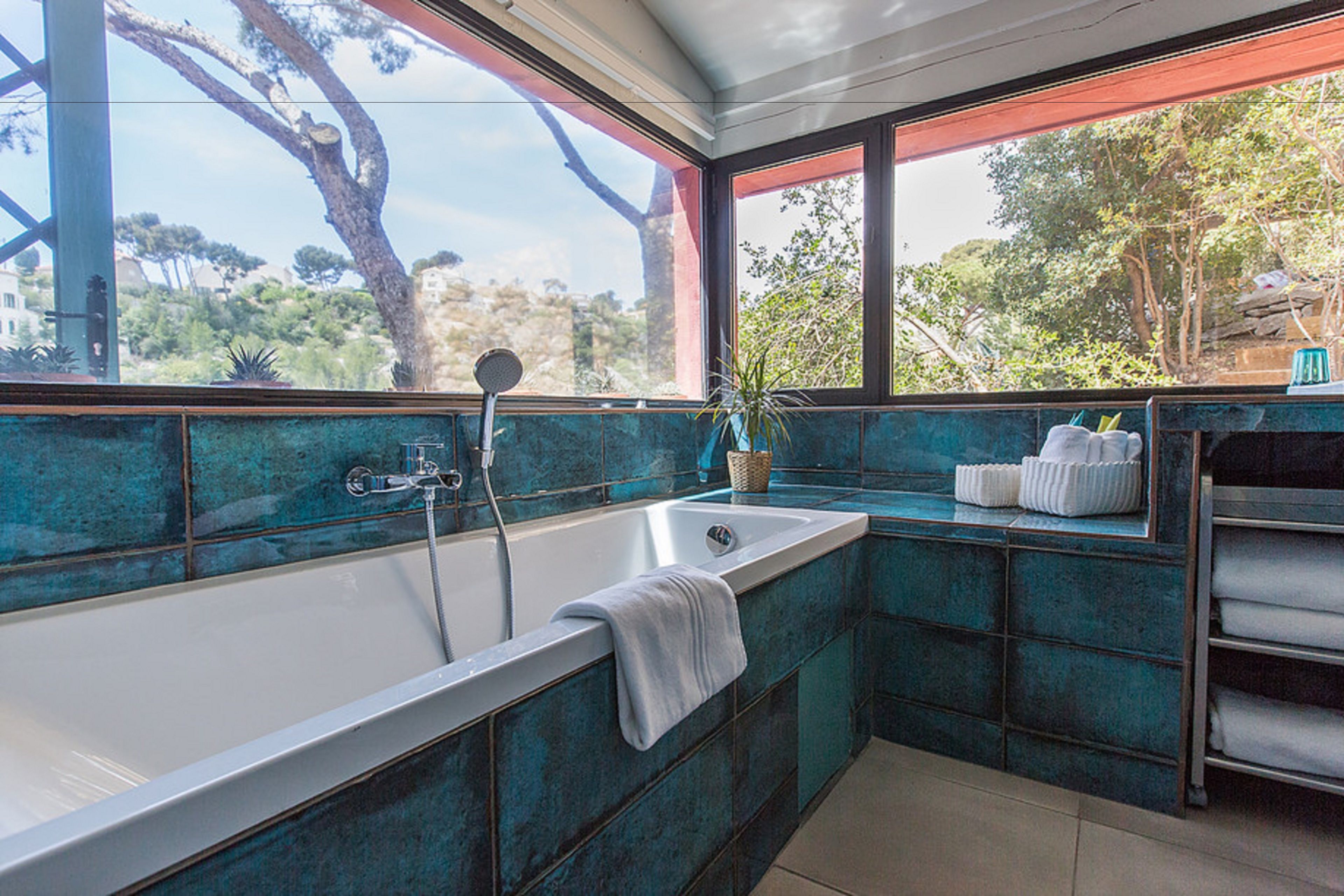 family suite | bathroom | shower, hair dryer, towels