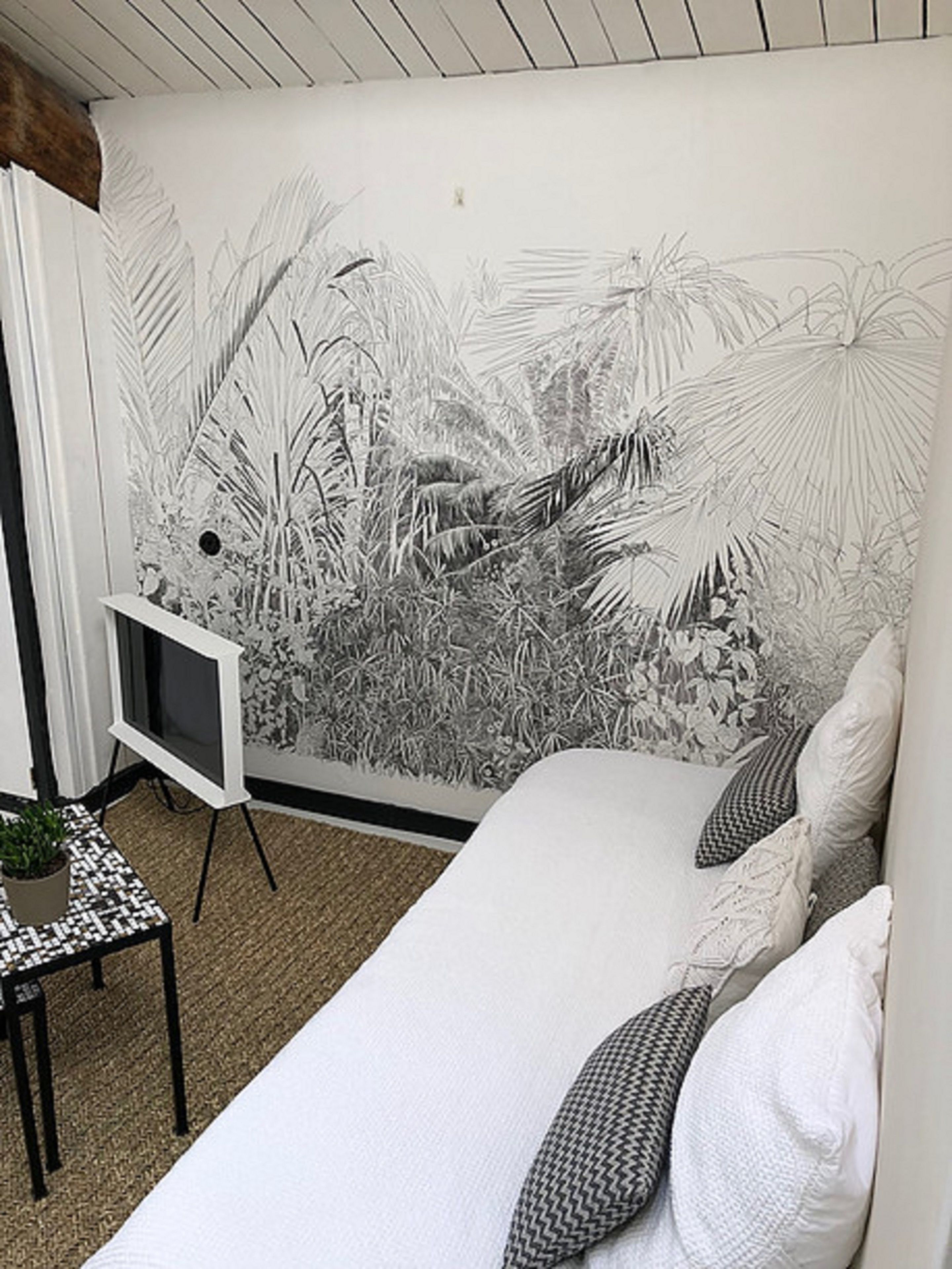 family suite (6) | living room | flat-screen tv