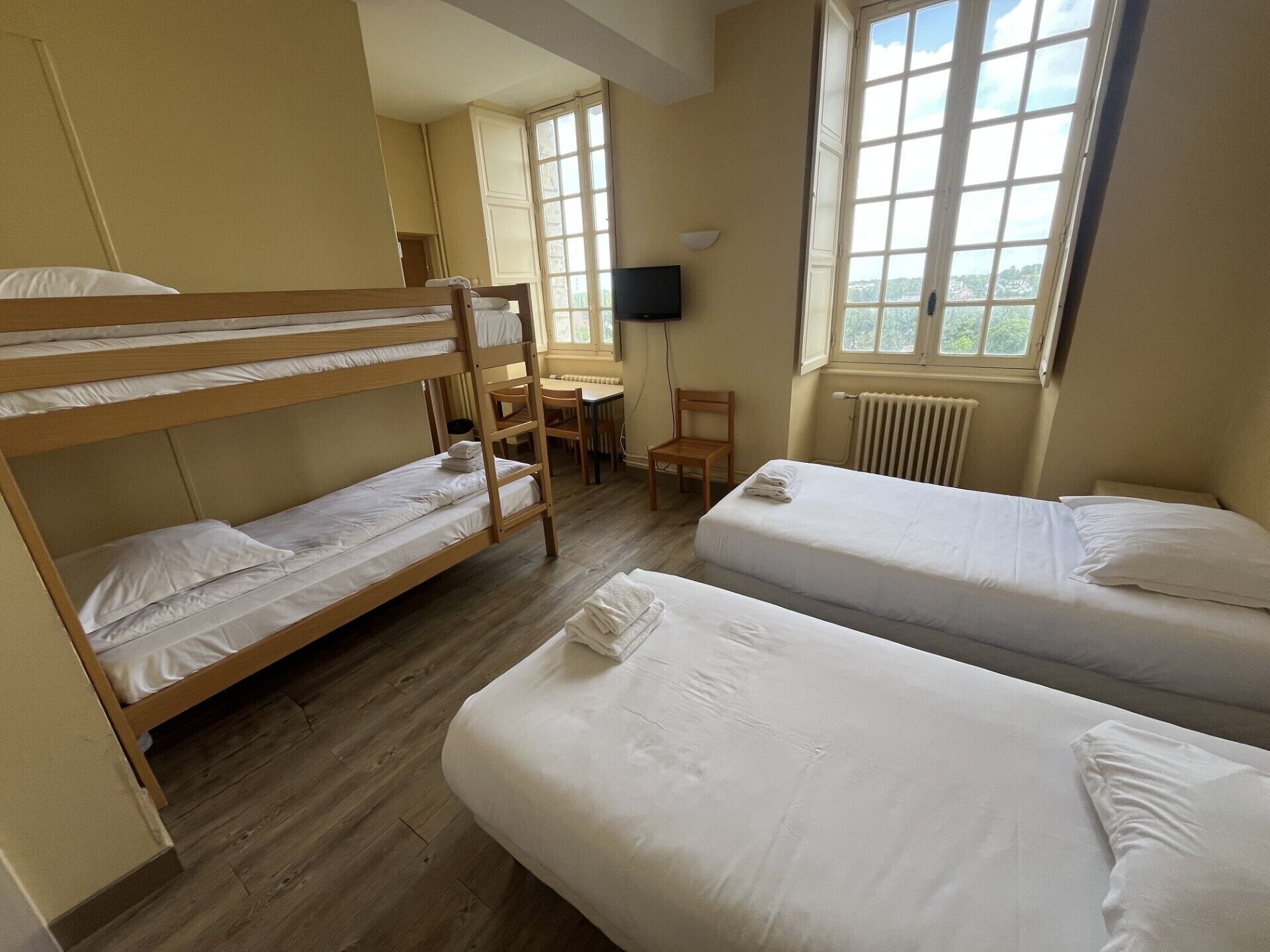 Chambre Quadruple | Bureau, espace de travail pour ordinateur portable, Wi-Fi gratuit
