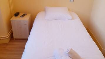 Enkelrum | Skrivbord, arbetsyta för laptop, gratis wi-fi och sängkläder