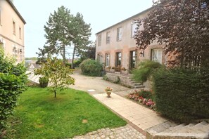 Exterior - Hotellerie Saint Yves (Chartres)