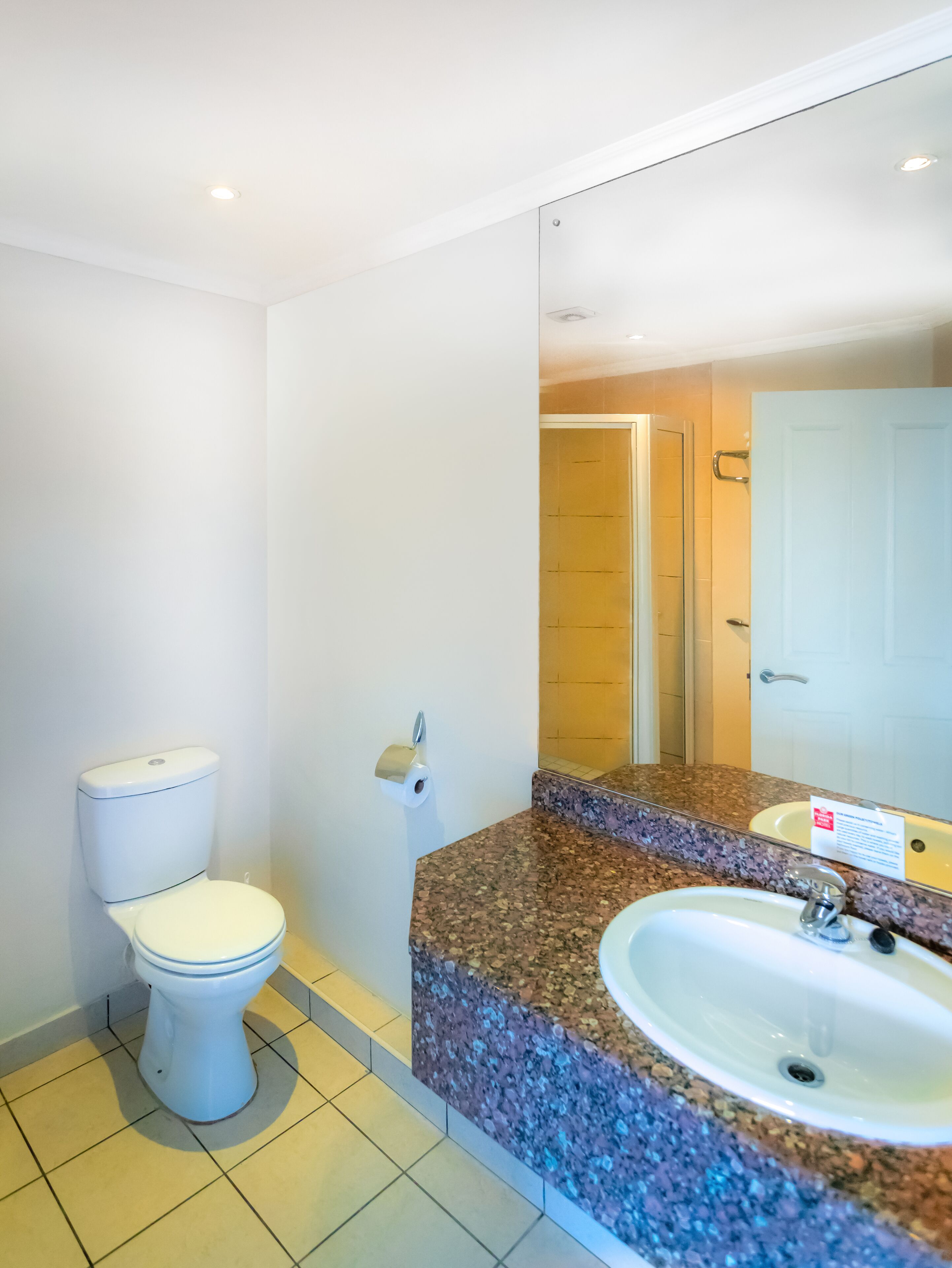 Shower, free toiletries, towels