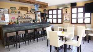 Bar (in der Unterkunft)