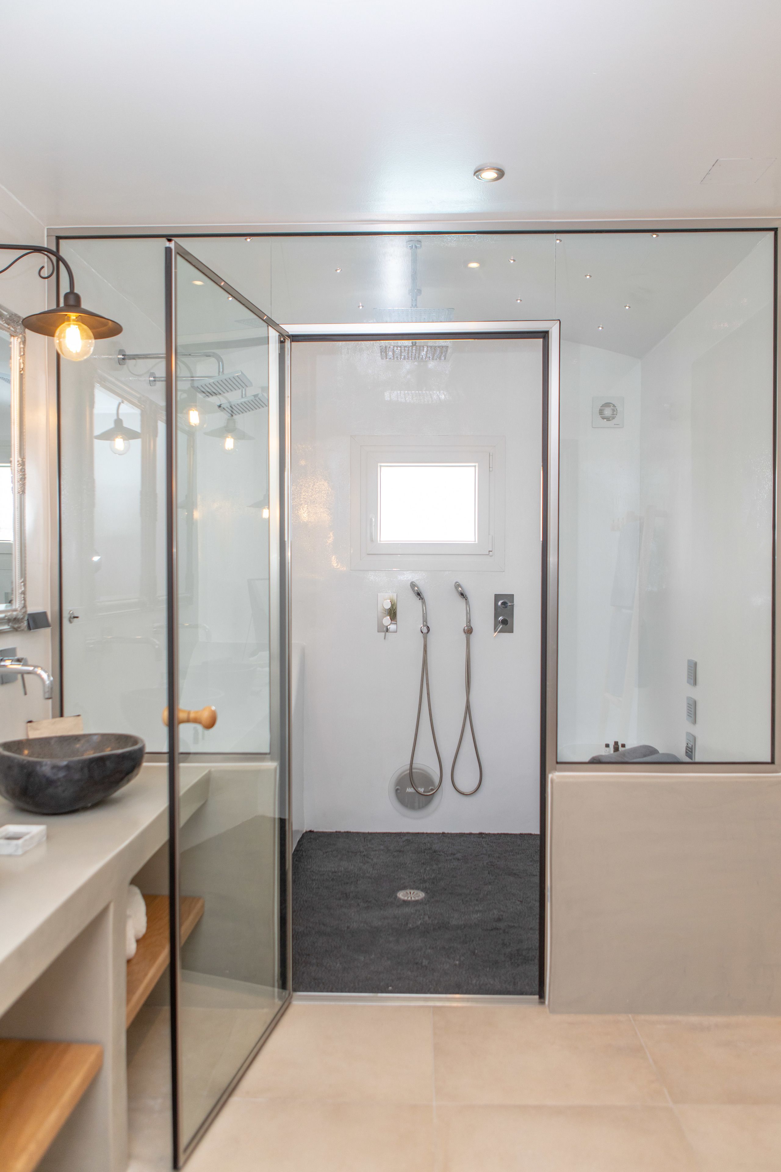 suite thalassa  | bathroom | bathtub, designer toiletries, hair dryer, towels
