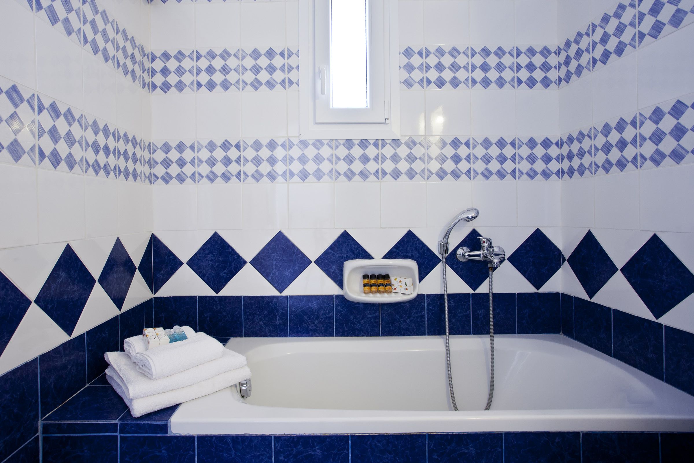 deep-soaking bathtub