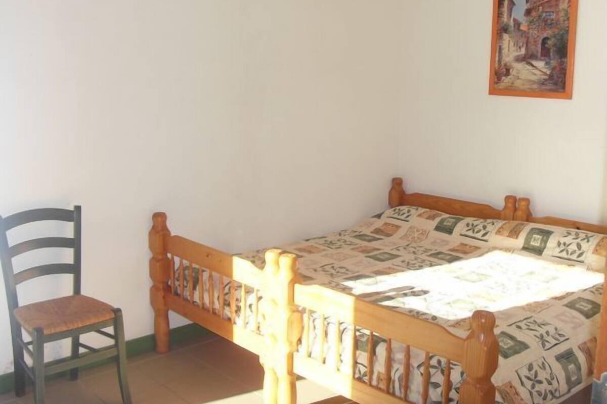 Desk, cribs (free), rollaway beds (surcharge), WiFi (free)