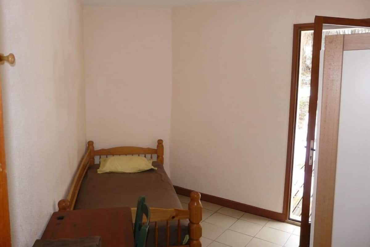 Single Room | Desk, free cribs/infant beds, rollaway beds, free WiFi