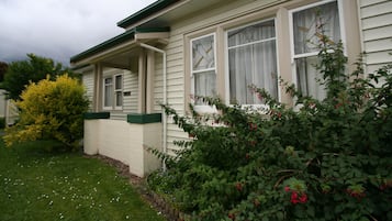 Three Bedroom Home – Amy Cottage | 3 bedrooms, premium bedding, pillowtop beds, individually decorated