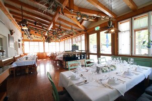 Desayuno buffet diario (EUR 18 por persona)