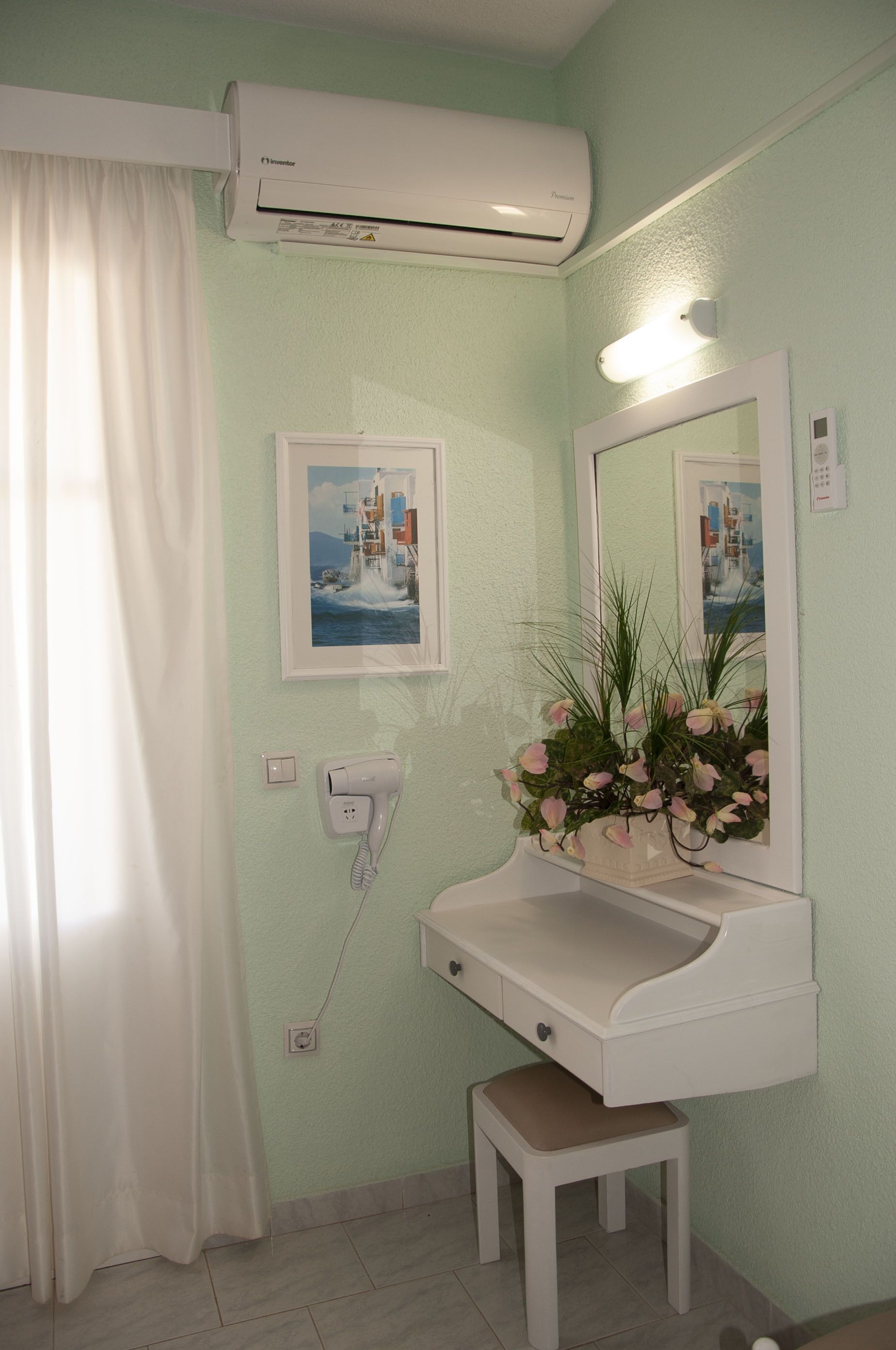 in-room safe, individually decorated, individually furnished