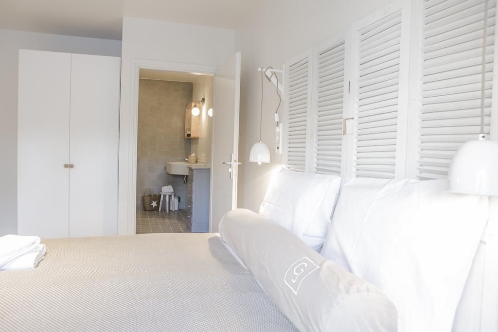 deluxe double room | 1 bedroom, desk, iron/ironing board, free wifi