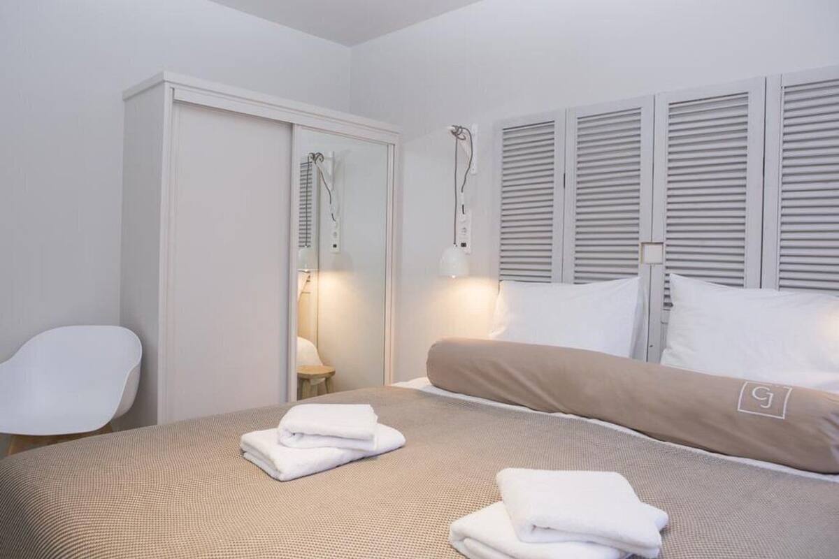 1 bedroom, desk, iron/ironing board, free wifi