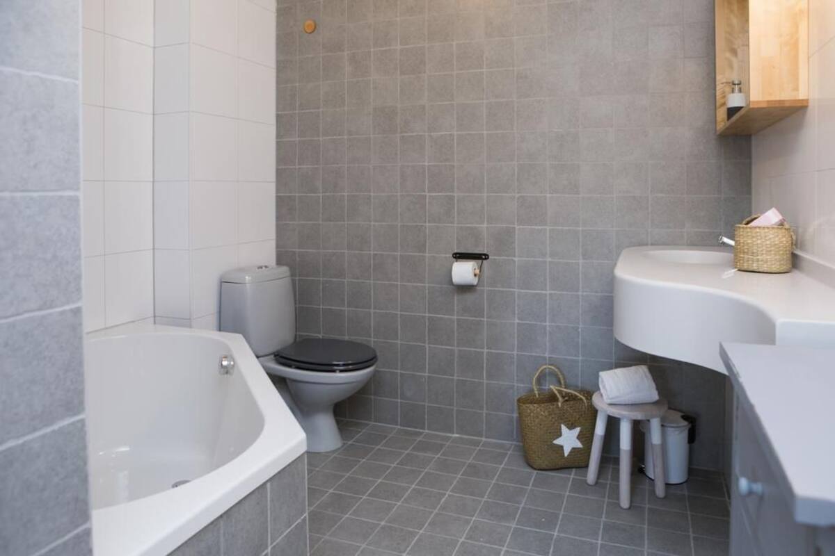 deluxe double room | 1 bedroom, desk, iron/ironing board, free wifi